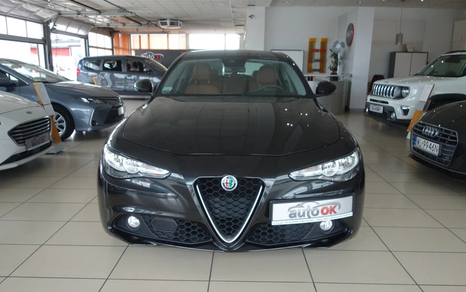 Alfa Romeo Giulia cena 78900 przebieg: 90190, rok produkcji 2016 z Maków Podhalański małe 211